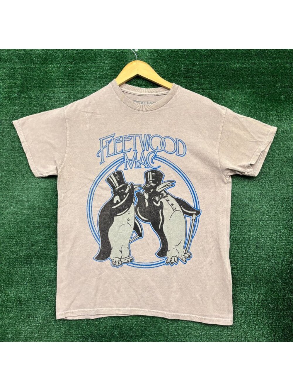 Fleetwood Mac Dapper Penguins Rock Band T-Shirt Size Medium